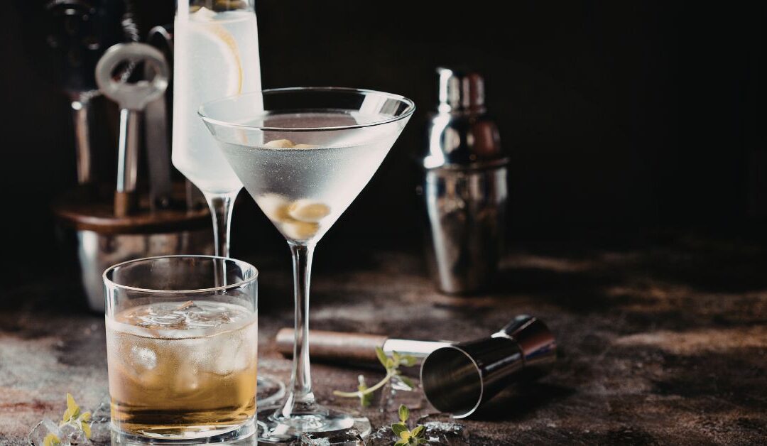 Elevate Your Home Bar: The Essential Guide to Drinkware & Barware for Every Home Chef