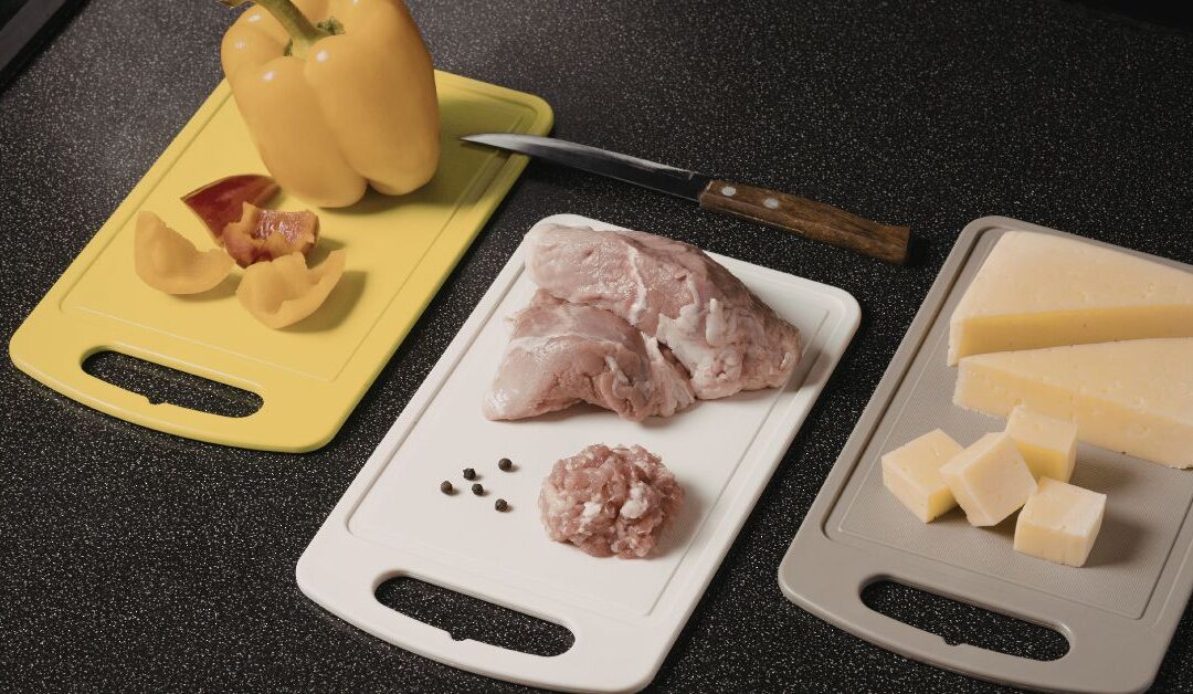 The Home Chef’s Guide to Cutting Boards & Food Prep Surfaces: Choosing the Best Tools for Safety and Efficiency